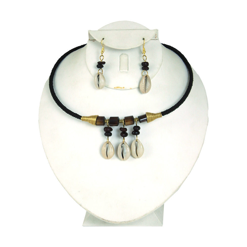 Kenyan cowrie shell choker and earring set